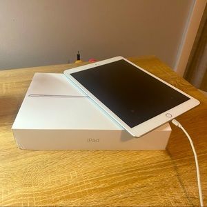 Apple iPad 10in with Box
